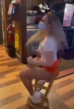 Cette chaise est bien moins stable qu’elle en a l’air